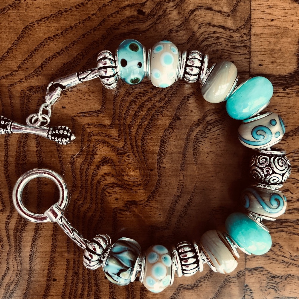 DaVinci turquoise/tan glass bead and charm silver-tone toggle closure bracelet